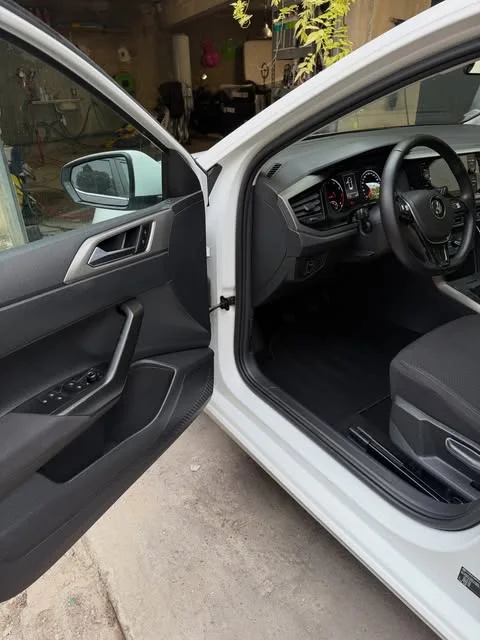Volkswagen Polo après le nettoyage intérieur réalisé par Prestig’Clean