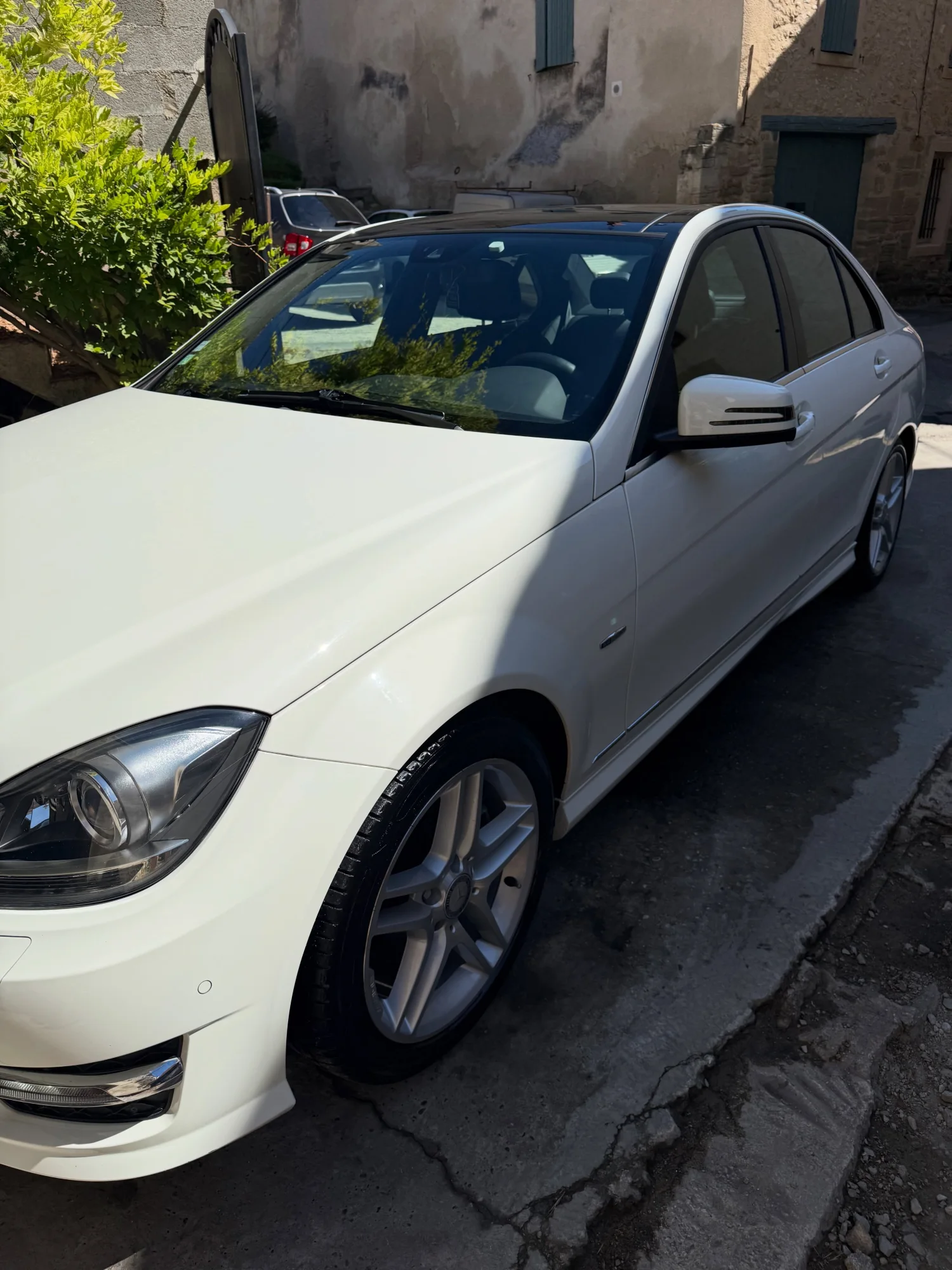 Après : Mercedes C220 après le nettoyage complet par Prestig’Clean
