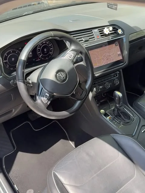 Après : Habitacle du Volkswagen Tiguan après le nettoyage intérieur par Prestig’Clean